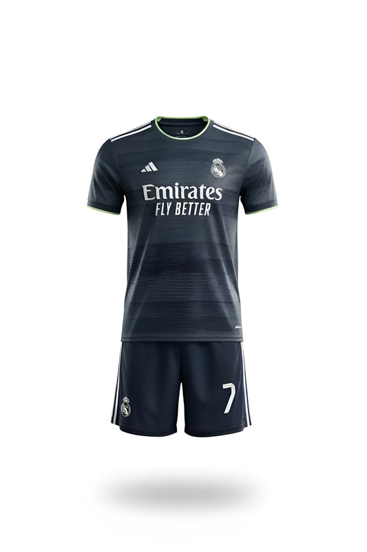 Ensemble de soccer - Ronaldo noir et vert fluo, maillot manches courtes et short, polyester, pour garçon, vue de face.