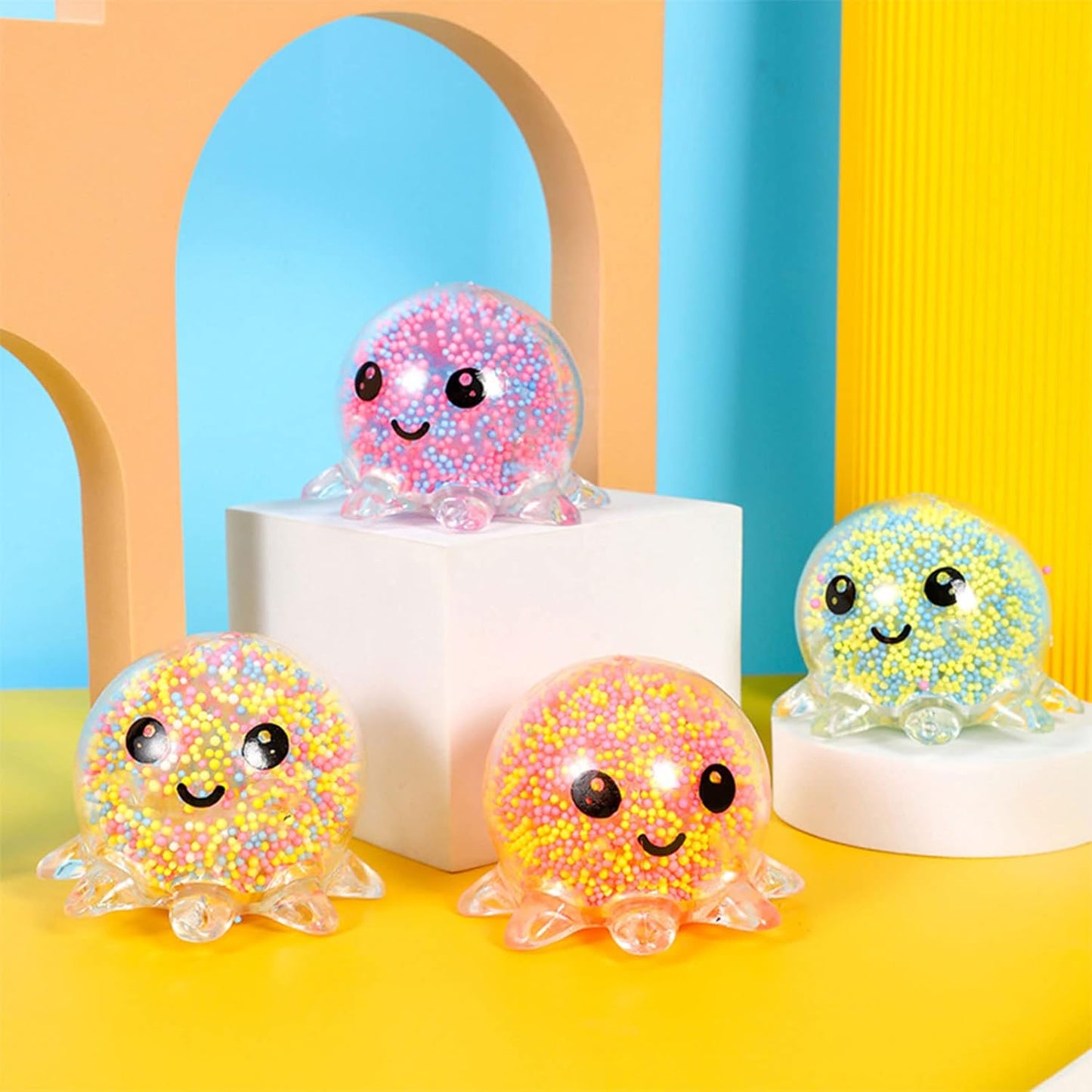 Squeeze Octopus : jouet en plastique transparent avec billes multicolores, visage souriant, pour enfant, vue de face groupée