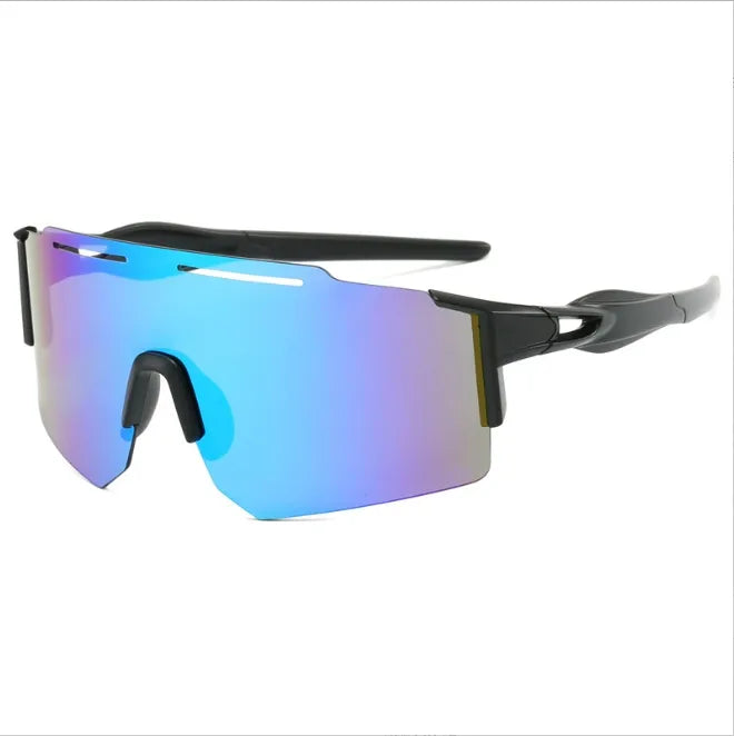 Lunettes de soleil - Kids avec verres miroirs bleus et monture noire en plastique, style sportif, vue de profil.