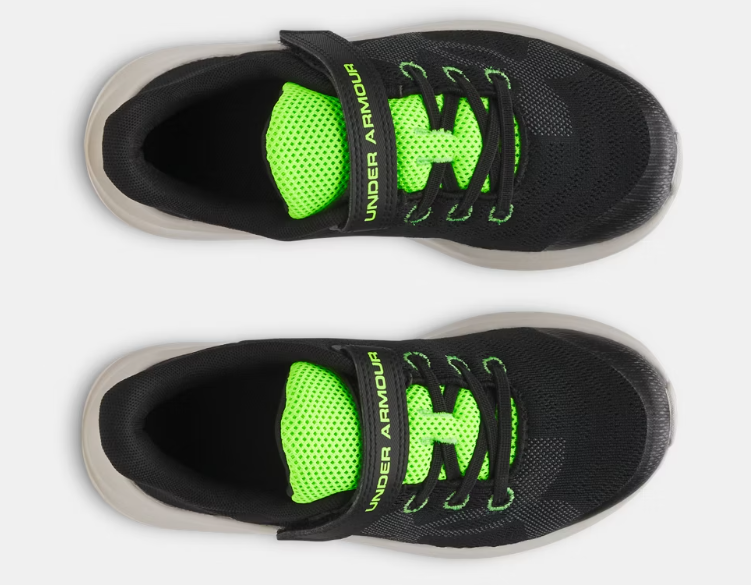 Espadrilles UA Pursuit 4 - Under Armour noires et vert fluo en mesh léger, semelle blanche, pour garçon, vue de dessus