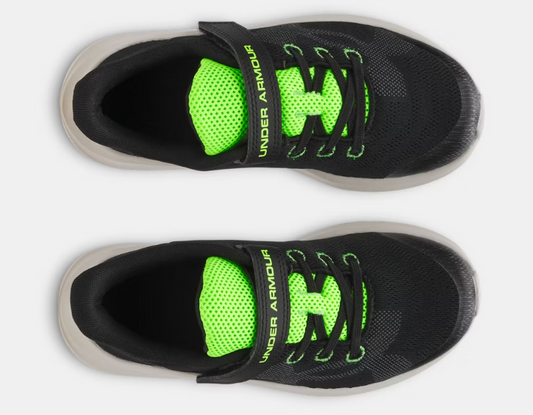 Espadrilles UA Pursuit 4 - Under Armour noires et vert fluo en mesh léger, semelle blanche, pour garçon, vue de dessus