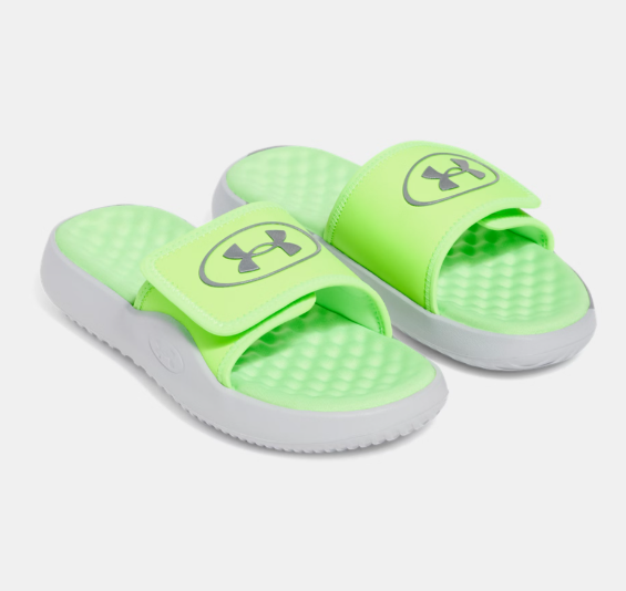 Sandales - UA Ignite Pro 8 Under Armour vert fluo à semelle blanche, sangle réglable, style garçon, vue trois quarts face