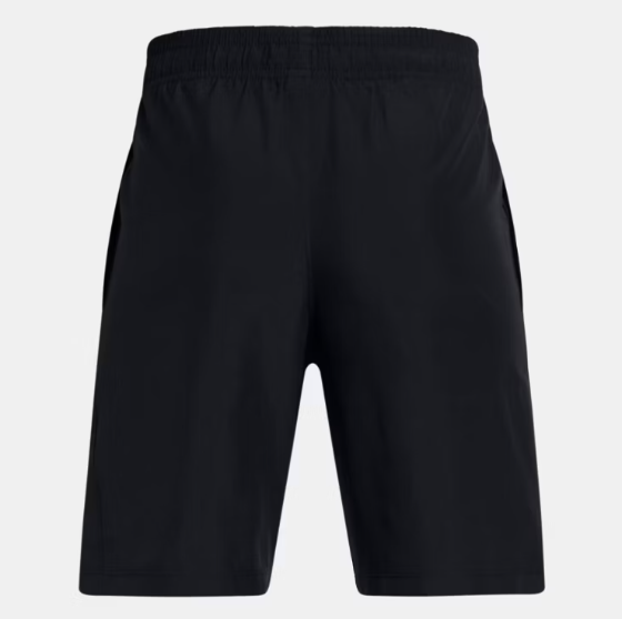 Short UA Woven - Under Armour noir en tissu léger avec ceinture élastique et poches, pour garçon, vue de dos.