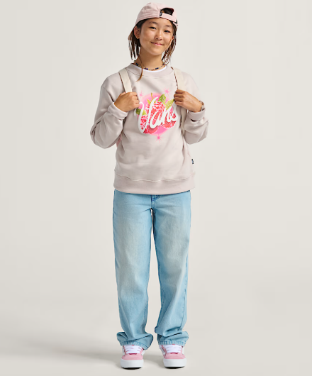 Chandail - Vans beige avec logo floral rose et vert, col rond, manches longues, pour garçon, porté de face sur mannequin.