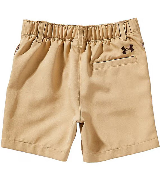 Short - Under Armour en polyester léger avec ceinture élastique réglable, poches latérales et arrière passepoilée.