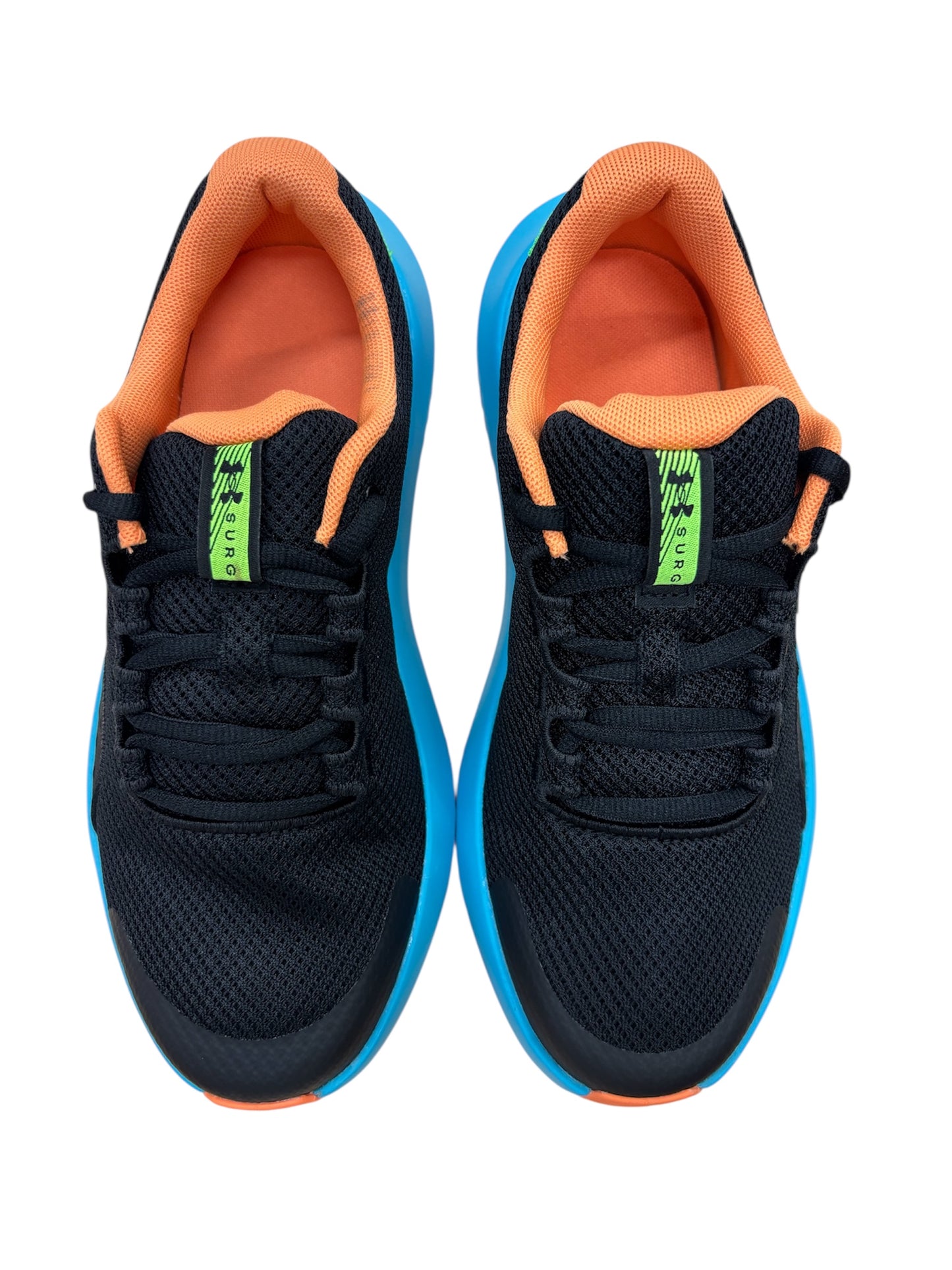 Espadrilles Surge 4 - Under Armour noires et bleues avec intérieur orange, tige en maille respirante, vue de dessus