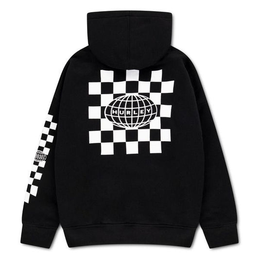 Sweat à capuche noir vu de dos, orné d’un motif damier blanc et d’un emblème globe sur le dos et la manche