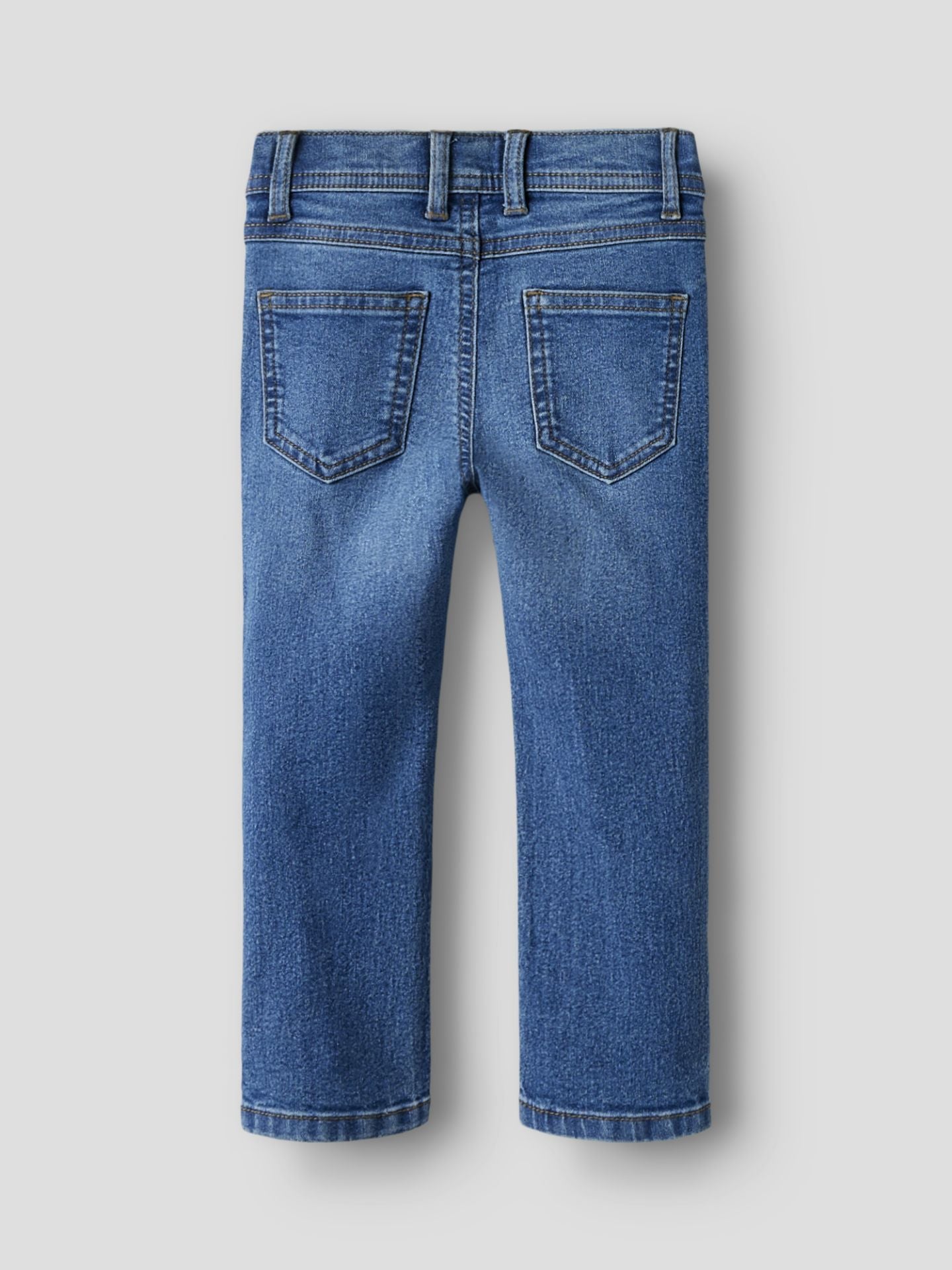 Jeans - Name It en denim bleu moyen, coupe slim, taille ajustable, pour enfant, vue de dos en portrait