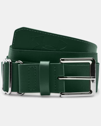 Ceinture de baseball - Under Armour verte foncée avec boucle métallique argentée, construction élastique et détails en cuir, vue de face.