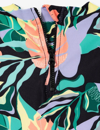 Maillot de bain - M.I.D. détail zip devant sur tissu noir à motifs feuilles vertes, corail, lilas, vue rapprochée