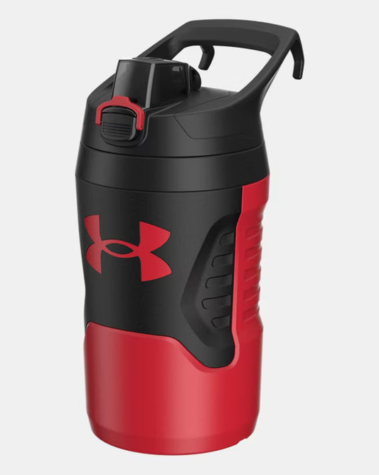 Bouteille 32oz - Under Armour rouge et noire avec poignée intégrée, couvercle verrouillable, vue de face portrait 566x708