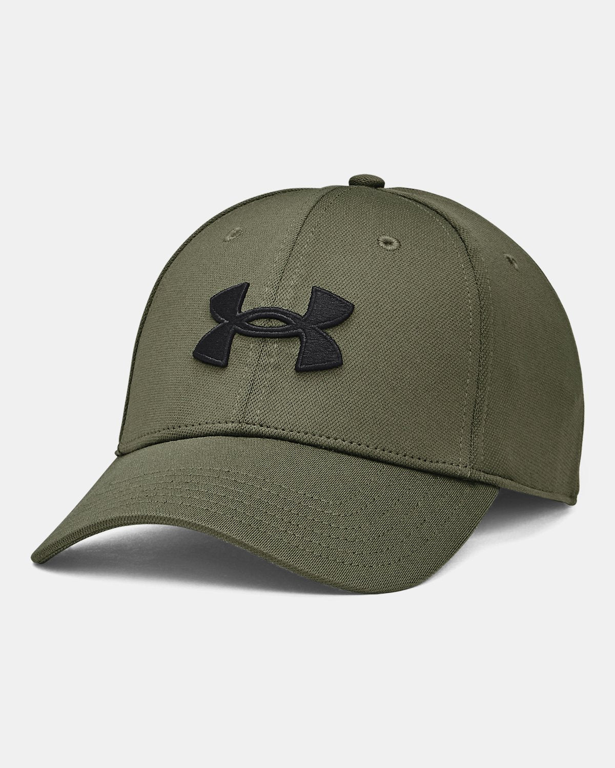 Casquette - UA Blitzing Under Armour vert kaki avec logo noir brodé sur le devant, en tissu structuré, vue de trois quarts face.