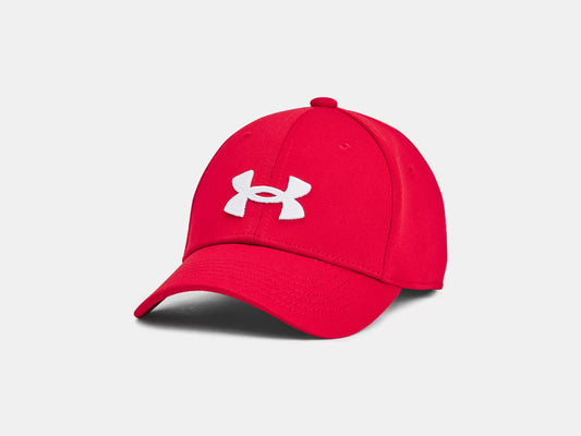 Casquette UA Blitzing - Under Armour rouge avec logo blanc, tissu maille texturée, vue de trois quarts face, taille adulte