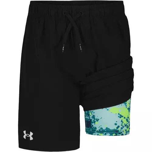 Maillot de bain - Under Armour short noir avec sous-couche bleue et verte à motifs, taille ajustable, vue de face.