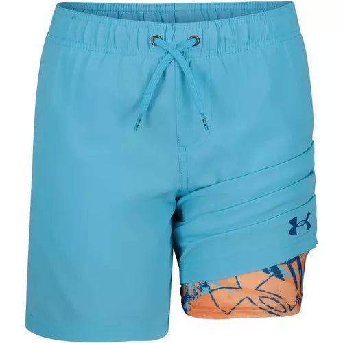 Maillot de bain - Under Armour short bleu ciel avec doublure orange motifs abstraits, taille ajustable, vue de face porté