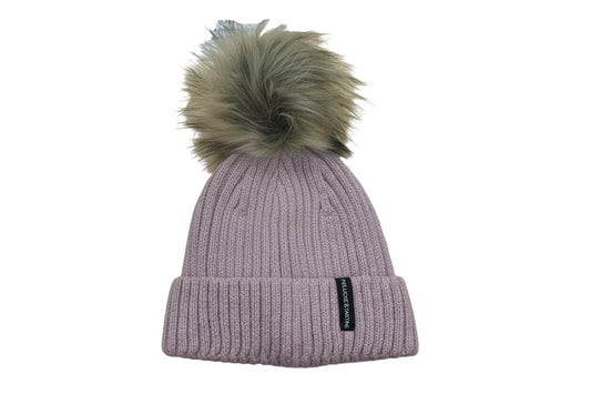 Tuque d'hiver - Peluche & Tartine en tricot violet avec pompon en fausse fourrure beige, pour enfant, vue de face.