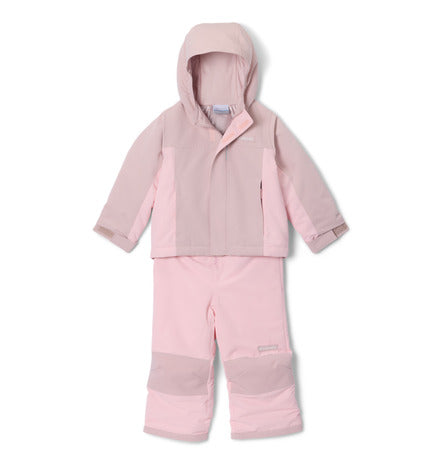 Ensemble imperméable rose clair avec capuche et renforts gris, veste et pantalon pour enfant, vue de face sur fond blanc.