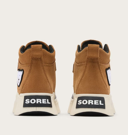 Bottes Mi-Saison Out N About - Sorel marron en suède avec semelles crème et logo noir visible vue de dos