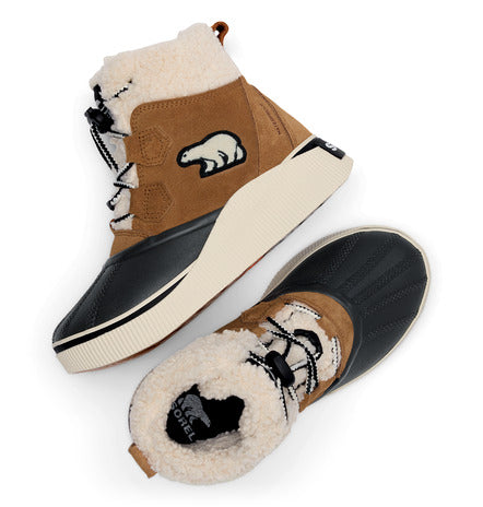 Bottes Mi-Saison Out N About - Sorel marron et noir avec doublure en fausse fourrure blanche, finition imperméable, aperçu côté et dessus, pour enfant.