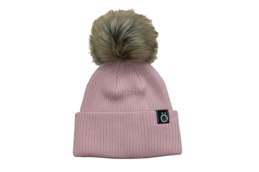 Tuque d'hiver - Snö rose clair en tricot côtelé avec pompon en fausse fourrure marron, vue de face, pour enfant.