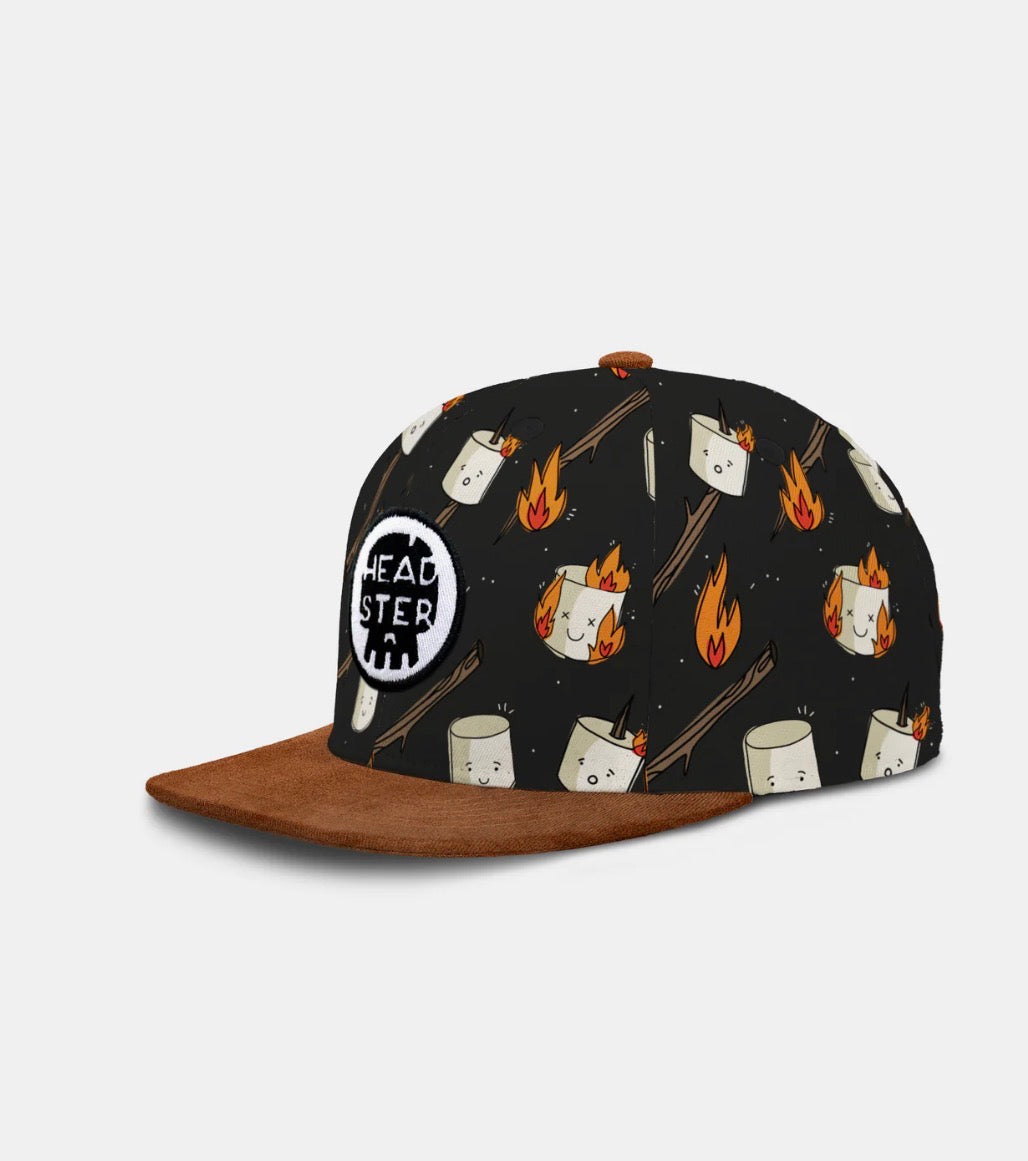 Casquette - Headster noire avec motif guimauves et flammes, visière marron, style casquette snapback, vue de profil droite.
