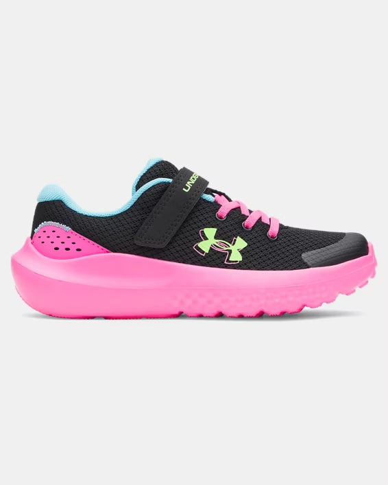 Espadrilles UA Surge 4 AC - Under Armour noires avec semelle rose, lacets rose, doublure bleue, pour enfant, vue de profil gauche