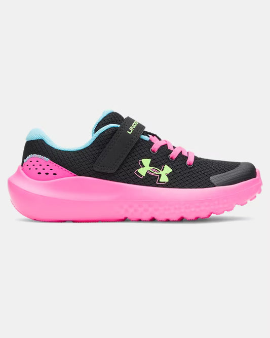 Espadrilles UA Surge 4 AC - Under Armour noires avec semelle rose, lacets rose, doublure bleue, pour enfant, vue de profil gauche