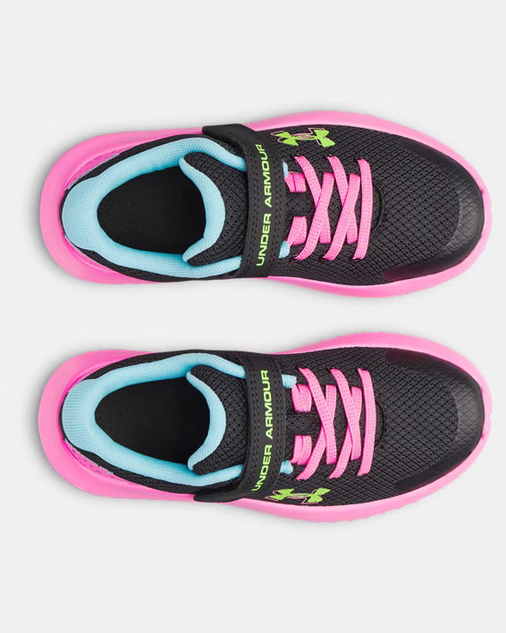 Espadrilles UA Surge 4 AC - Under Armour noires et roses avec intérieur bleu pour enfant, vue de dessus face.