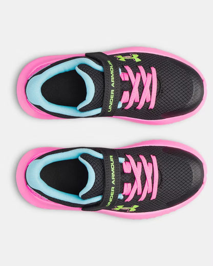 Espadrilles UA Surge 4 AC - Under Armour noires et roses avec intérieur bleu pour enfant, vue de dessus face.