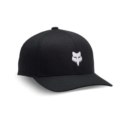 Casquette Legacy - Fox noire en tissu avec logo renard blanc brodé sur le devant, style casquette baseball, vue de trois quarts.