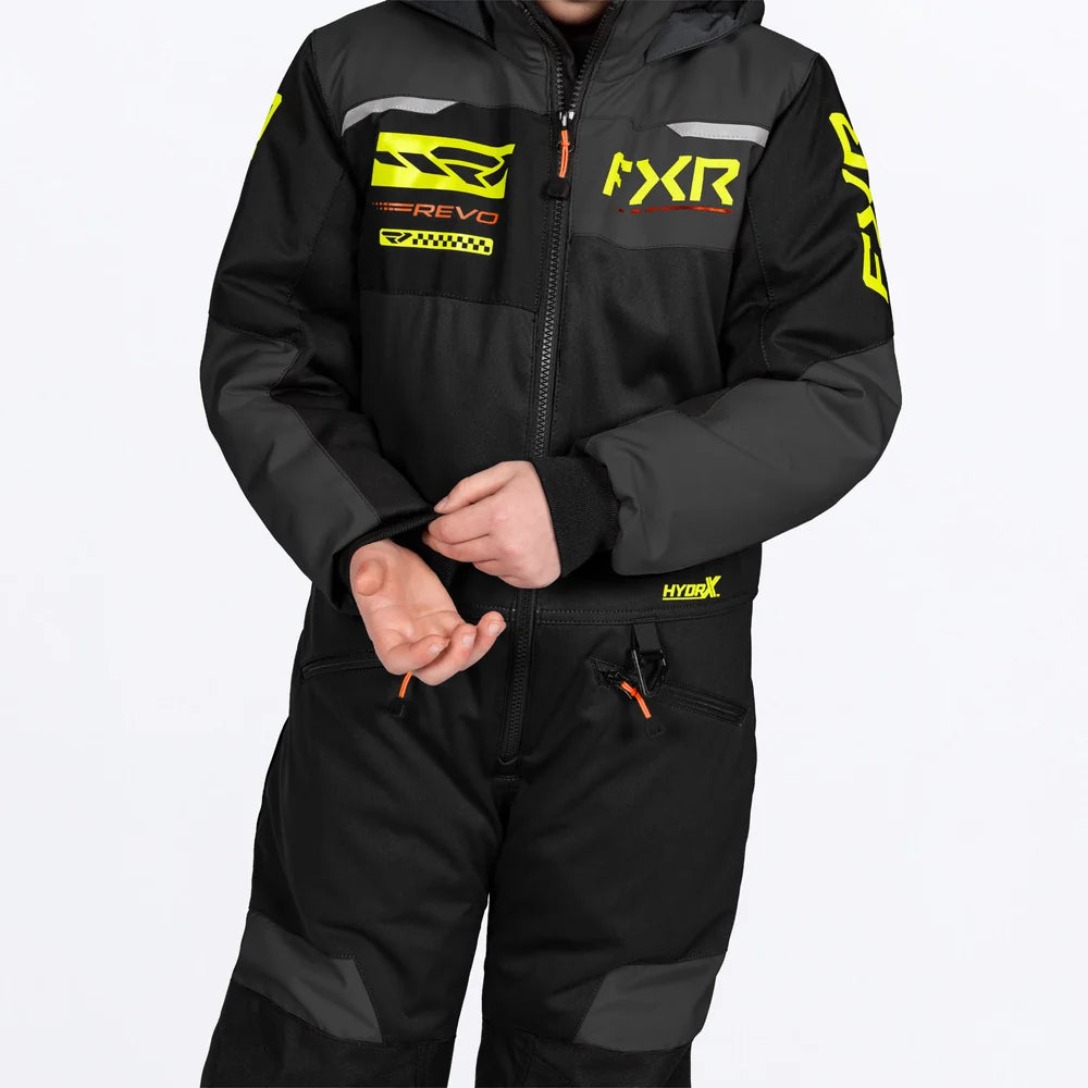 Habit de neige 1 pièce - FXR noir avec détails gris et jaunes fluorescents porté sur mannequin vue de face