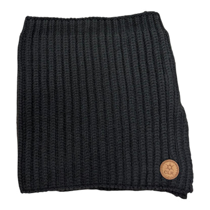 Cache-cou d'hiver - Calikids noir en tricot côtelé avec étiquette décorative, vue de face