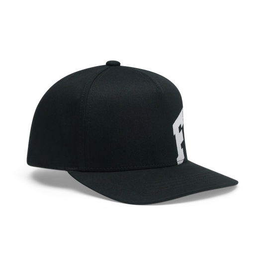 Casquette Snapback - Fox noire avec logo blanc sur le devant, style classique à visière plate, vue de trois-quarts droit.