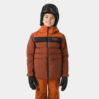 Manteau d'hiver Cyclone - Helly Hansen marron pour enfant avec capuche et logo noir vue de face porté par un garçon en tenue d'hiver