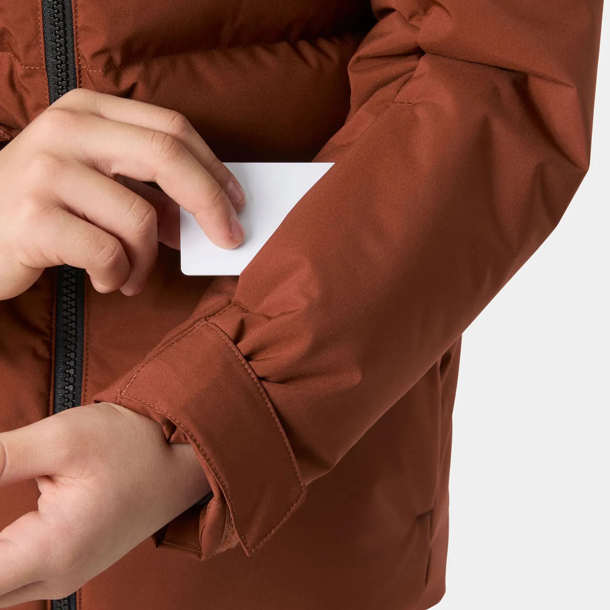 Manteau d'hiver Cyclone - Helly Hansen brun, détail de la manche et de la fermeture ajustable, vue rapprochée