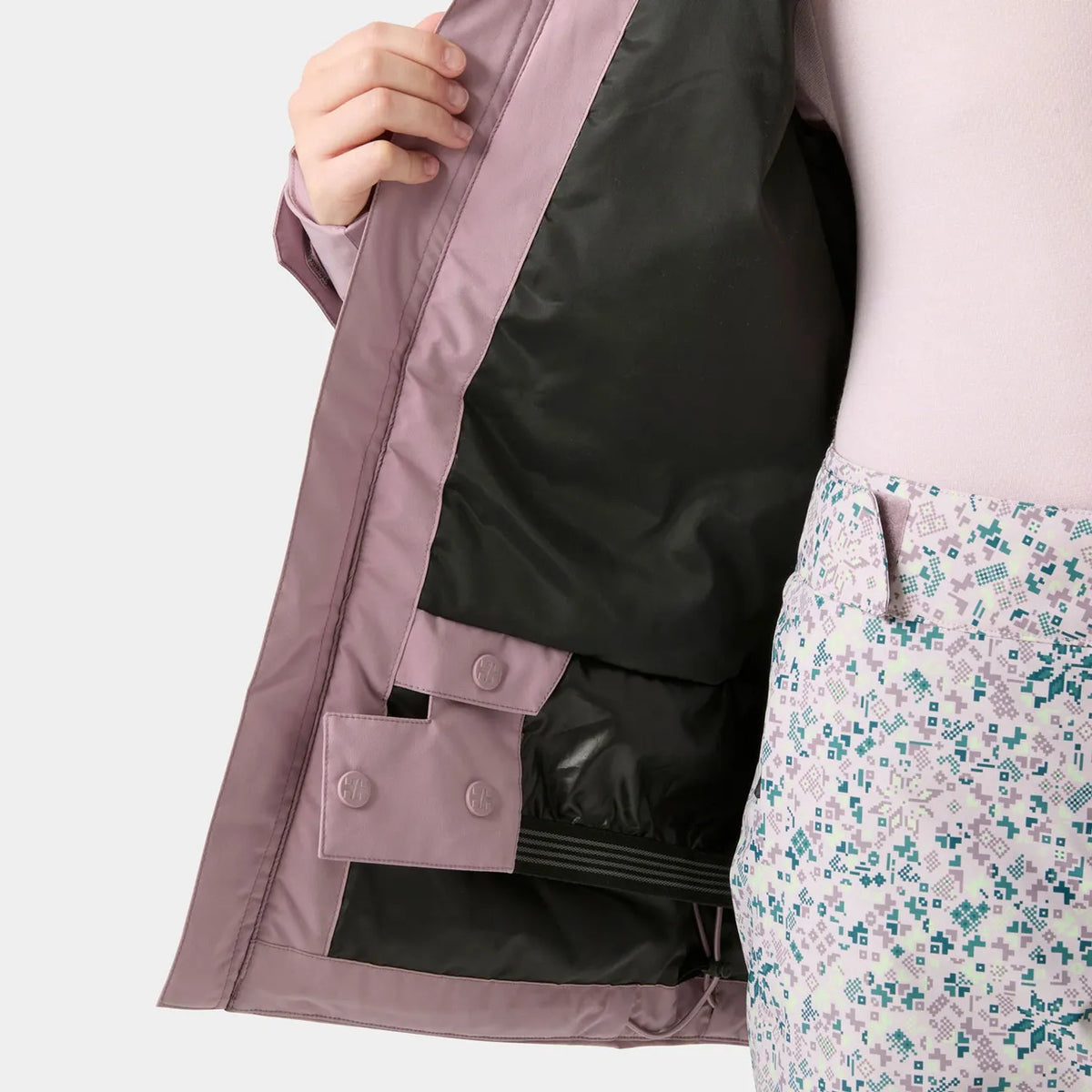 Manteau d'hiver Stellar Jacket 2.0 - Helly Hanse mauve à doublure noire, détail porté sur enfant
