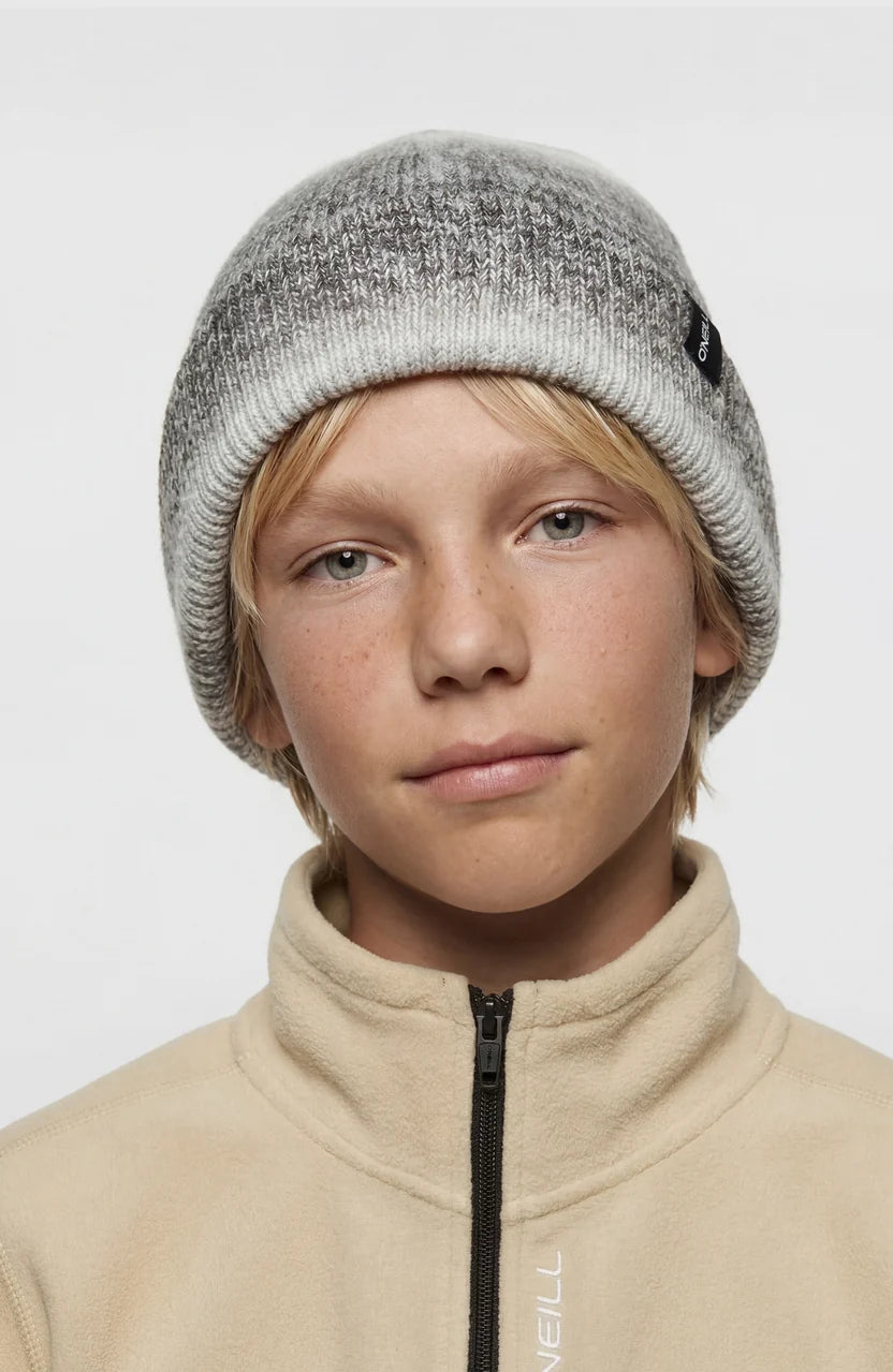 Tuque d'hiver Gradient Beanie - O'Neill grise à effet dégradé en maille, portée par un garçon, vue de face
