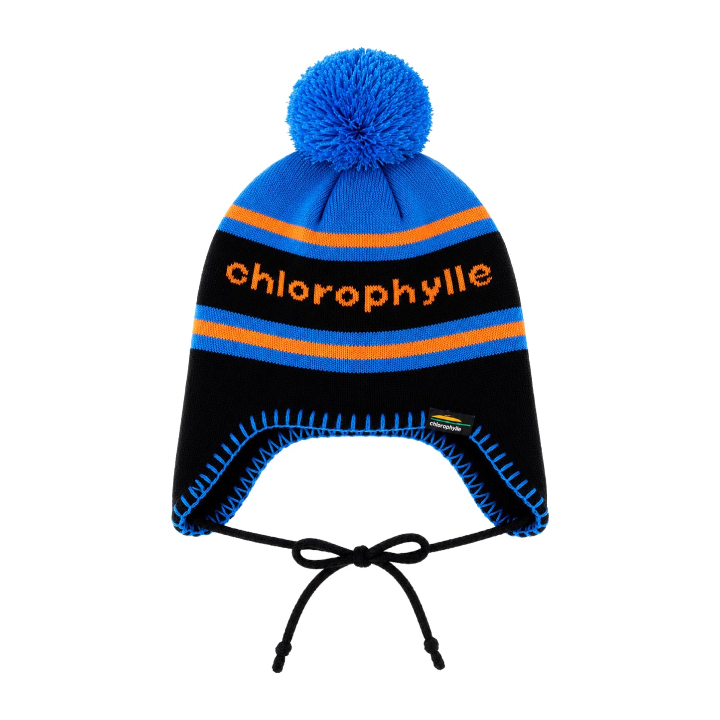 Tuque d'hiver Cricket - Chlorophylle en laine bleue, noire et orange avec pompon, doublure et attaches, vue de face sur fond blanc.