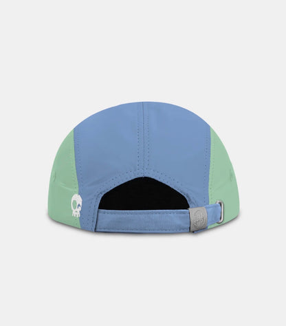 Casquette - Headster bicolore bleue et verte en tissu, vue de dos avec fermeture réglable, style sportif unisexe.