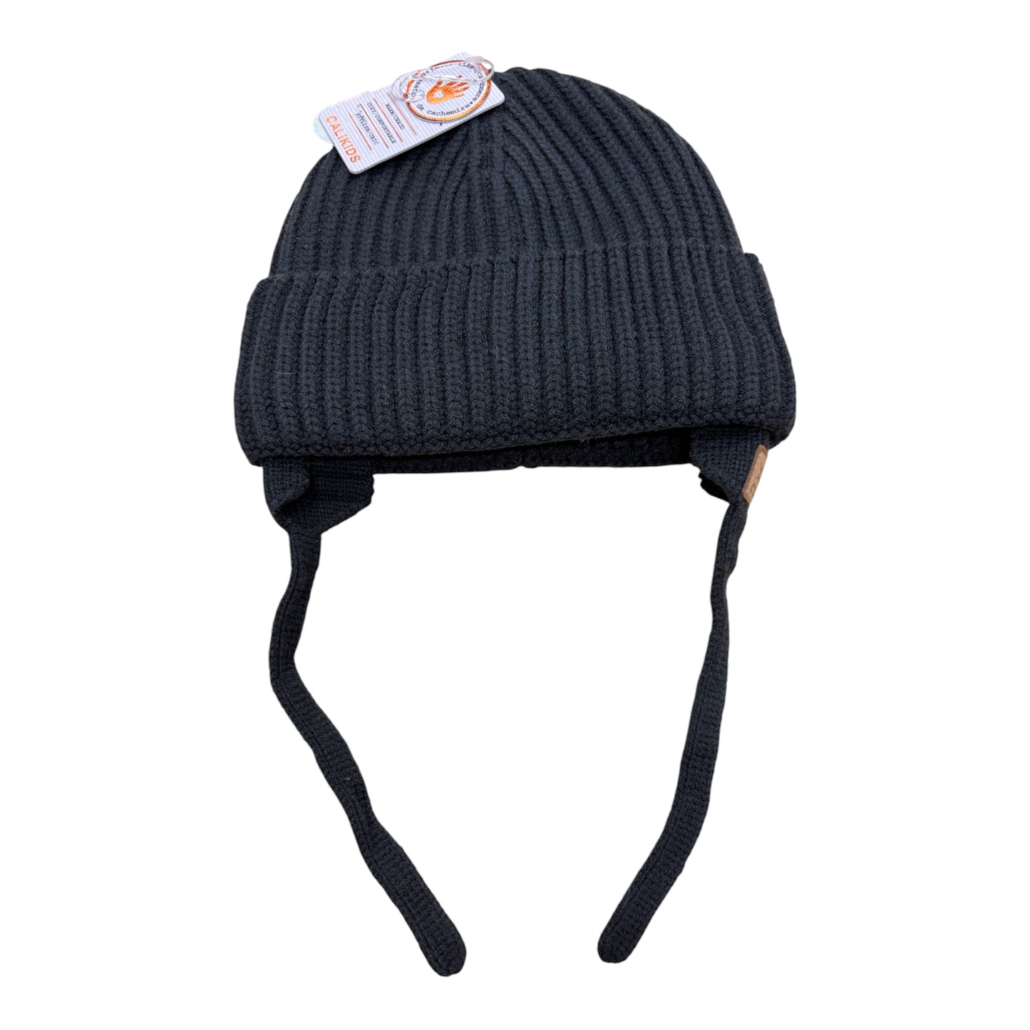Tuque d'hiver - Calikids noire en tricot avec couvre oreilles et cordons d'attache pour enfant vue de face