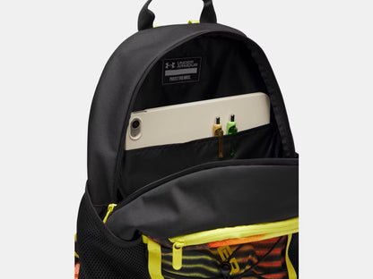 Sac à dos UA Hustle Sport 6.0 - Under Armour noir avec compartiment intérieur contenant une tablette et des stylos, détail de la fermeture éclair jaune, vue de face ouverte.
