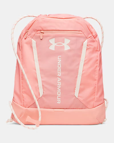 Sac à cordons UA Hustle - Under Armour rose clair avec logo blanc, style sport, en tissu synthétique, vue de face.