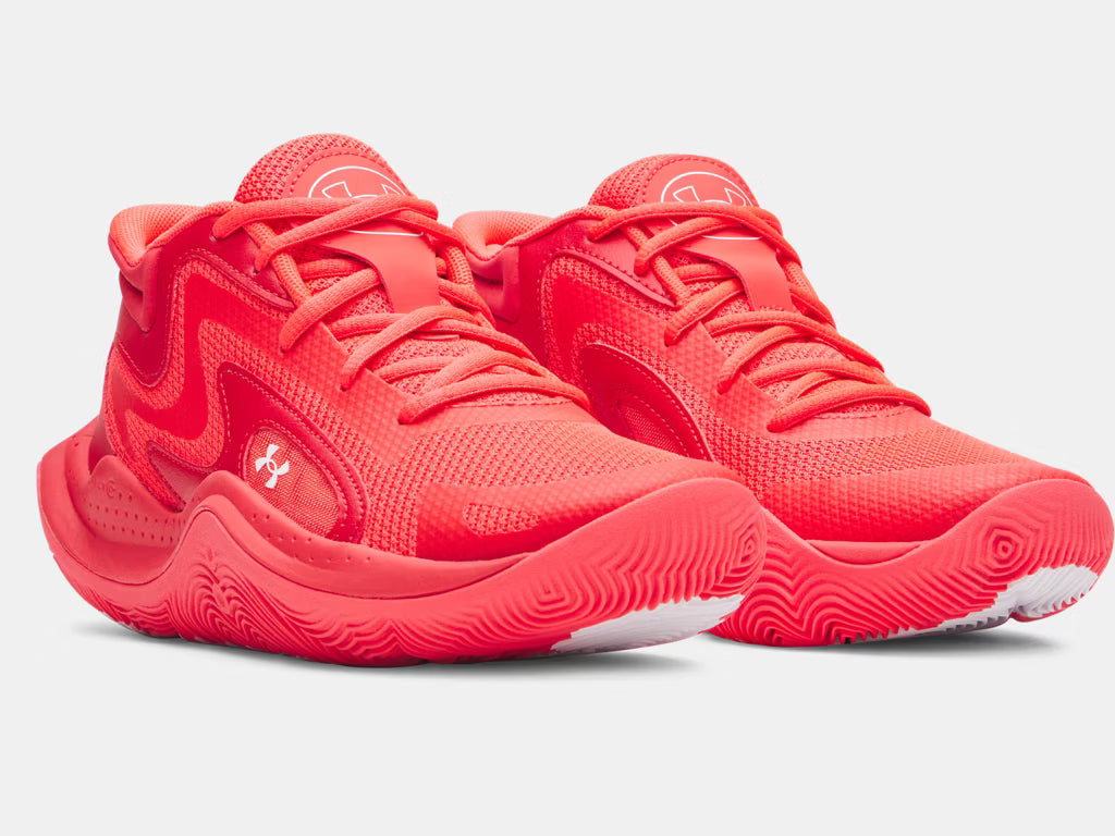 Espadrilles UA Jet '25 - Under Armour rouge corail en matériau mixte, chaussures de basketball enfant, vue de face angle gauche