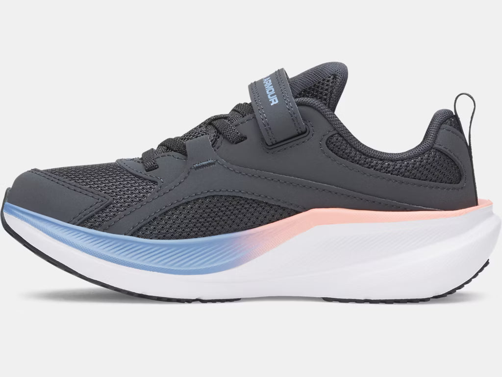 Espadrilles UA Charged+ Assert 11 - Under Armour noires et grises avec détails bleu clair et pêche, en mesh respirant, vue de profil côté extérieur.