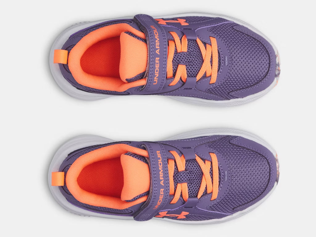 Espadrilles UA Assert 11 AC - Under Armour violettes et orange, style sportif enfant, vue de dessus détaillée.