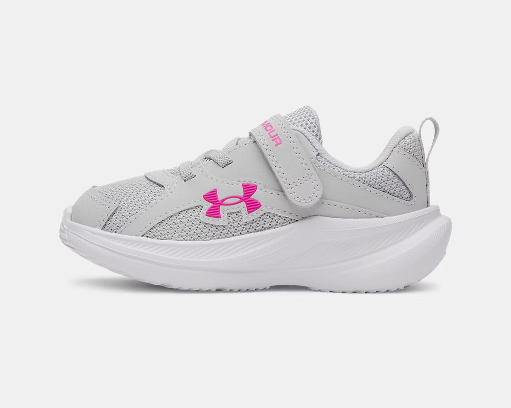 Espadrilles UA Assert 11 AC - Under Armour gris clair avec détails fuchsia, style sportif en mesh et synthétique, pour enfant, vue de profil droit.