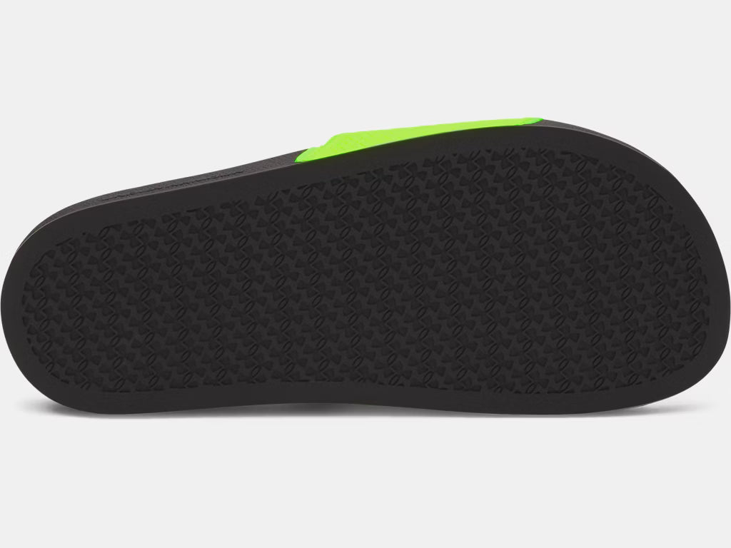 Sandales UA ARMR - Under Armour en caoutchouc noir semelle antidérapante, détail de la semelle vue de dessous.