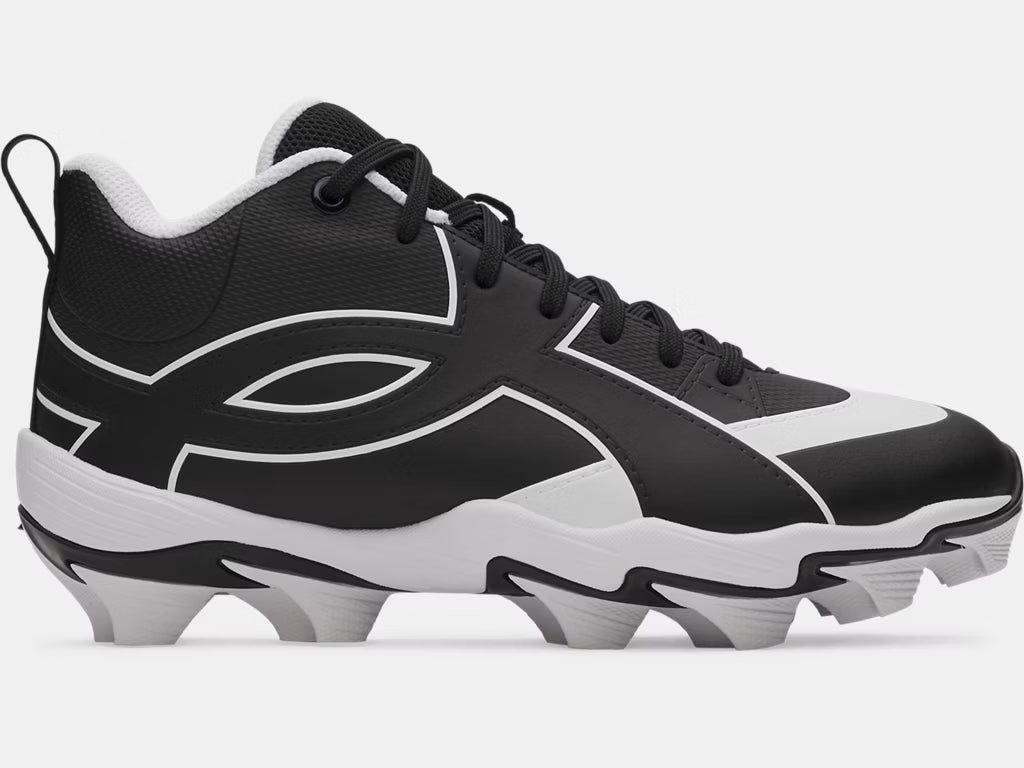 Chaussures de baseball UA Leadoff Icon Mid Rm - Under Armour noires et blanches, vue de profil, style mid cut, semelle crampons.