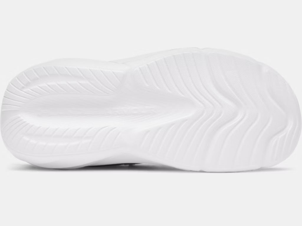 Semelle blanche avec reliefs structurés pour adhérence, vue de dessous du modèle Espadrilles Surge 5 - Under Armour.