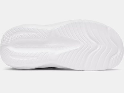 Semelle blanche avec reliefs structurés pour adhérence, vue de dessous du modèle Espadrilles Surge 5 - Under Armour.